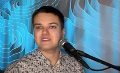Maciek Kasprzyk odświeżył HIT „Nie Liczę Godzin i Lat„! Fani disco polo „w twoim wykonaniu brzmi jeszcze lepiej„