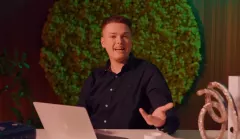 Maciek Kasprzyk rozbija bank. „Krótki List" w kilka dni zgarnął 1,2 miliona wyświetleń
