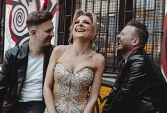 Magda Narożna biega po Warszawie w gigantycznej sukni! Zobaczcie WIDEO