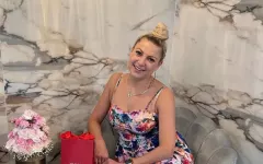 Magda Narożna Piękni i Młodzi w kaloszach! W takim wydaniu królowej disco polo jeszcze nie widzieliście!