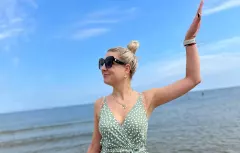 Magdalena Narożna w objęciach ukochanego! Tak gwiazda disco polo spędza czas nad polskim morzem! 