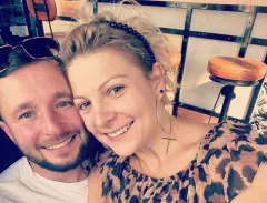 Magdalena Narożna - Piękni i Młodzi oczarowała wszystkich! Odważny dekolt gwiazdy disco polo sprawił, że fanom opadły szczęki! 