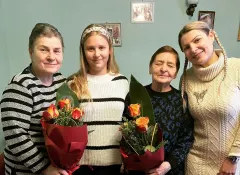 Magdalena Narożna Piękni i Młodzi z córką Gabrysią w objęciach dziadków! Wzruszające zdjęcia w sieci! 