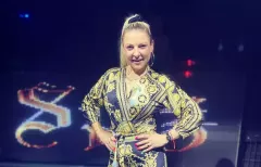 Magdalena Narożna w objęciach ukochanego! Liderka zespołu Piękni i Młodzi rozkwita!