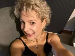 Magdalena Narożna (Piękni i Młodzi) zachwyca na plaży w skąpym bikini! To najgorętsze ciało w disco polo?! 