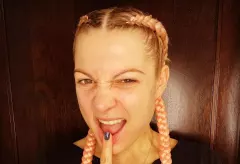Magdalena Narożna Piękni i Młodzi zmieniła fryzurę! Szokujące uczesanie wokalistki zaskoczyło internautów!