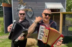 Magik Band wydał nową piosenkę „Nie żeń się chłopie" w duecie ze Stywnym