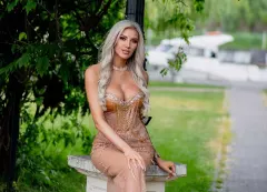 Maluba w spektakularnej sukni wartej kilkanaście tysięcy złotych w swoim teledysku disco polo! To była suknia Dody! Mamy HOT ZDJĘCIA!
