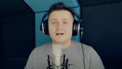 Mamy nowego króla disco polo?! Arek Kopaczewski zaśpiewał hit pt. „Przez twe oczy zielone„! Wyszło lepiej niż oryginał?!