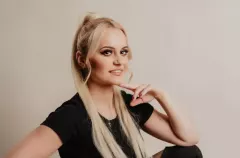 Mamy przedpremierowo nowość: Ela Kliś prezentuje „Nie jestem już sama„ | VIDEO