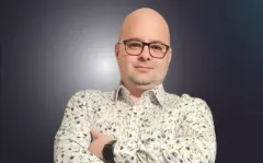 Marcin Kotecki z nowością! „Marzenia„ – taneczny hit, który zaskoczy fanów! 


