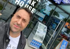 Marcin Miller z grupy Boys pokazał się z synami! Wyglądają jak bracia! Gwiazdor disco polo promienieje!
