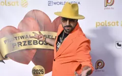 Marcin Miller Boys na Festiwalu Weselnych Przebojów 2025 w wyjątkowym neonowym garniturze