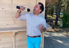 Marcin Miller (Boys) przypomniał swój wielki wakacyjny przebój disco polo! Nowa wersja hitu ”Kanikuły” podbija serca fanów! 