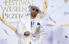 Marcin Miller z Boys w białym garniturze na Festiwalu Weselnych Przebojów 2026