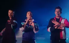 Mega premiera! Boys & Menelaos – ”Czarny charakter” to powrót klimatu lat 90.!