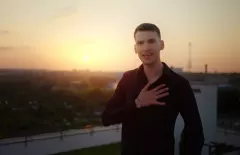 Mega premiera! Zespół Bayera zaskakuje nowym utworem ”Podróż w nieznane” – fani będą poruszeni