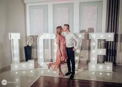 Wielkie zmiany w życiu muzyka! Ukochana wokalisty disco polo pokazała pierścionek zaręczynowy! Jest obłędny! 
