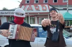 Młody Kogut i Syn wydali nową piosenkę „Co to za dziewczyna"