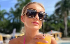 Monika Chwajoł w skąpym bikini rozgrzewa sieć! Zobacz, jak gwiazda disco polo kusi OGROMNYM dekoltem! | ZDJĘCIA