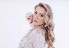 Nicola Pęza, czyli Cola nową gwiazdą disco polo?! Zaśpiewała hit „Wesele w Dubaju„! Wyszło znakomicie | VIDEO