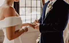 Niespodziewany zwrot akcji na ślubie - Panna młoda dla żartu powiedziała „nie„, a urzędnik przerwał ceremonię