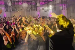 On ma to coś?! Ponad 1500 kobiet nie mogło oprzeć się urokowi znanego gwiazdora disco polo Patryka Pegzy z After Party! 