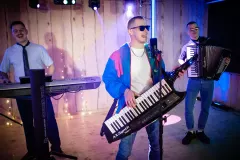Niewiarygodny powrót do przeszłości! Lares i ich przebój pt. „Sen 90 lat„ to stare, doskonałe disco polo!