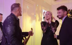 Niezwykła premiera zespołu Classic pt. „Będę czekać„! Discopolowa NOWOŚĆ jest już dostępna w całości! Fani „Genialny teledysk„