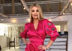 Niezwykle ponętna gwiazda disco polo w landrynkowej sukience! Wygląda jak milion dolarów!