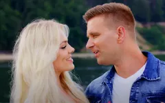 HIT lata 2024?! Bartosz Jagielski zachwyca premierą „Ty jesteś hot!„ Fani „piękna modelka„
