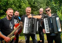 Nowa wersja hitu „O kurde Kaśka” zespołu Magik Band – klubowy rytm podbije Polskę?

