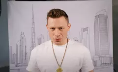 Nowa wersja "Książę Dubaju" zespołu Masters zachwyca fanów! Taneczny hit trafił do sieci w nowym brzmieniu.

