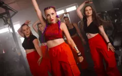 Nowy Hit od Skynova: „Lubię Cię„ rozpala Internet! Fani „w końcu pokazuje, na co ją stać„