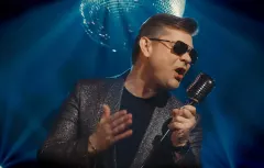 Nowy teledysk zespołu Akcent! Zobaczcie klip Zenona Martyniuka do piosenki pt. „Gdzie jesteś gdzie„! VIDEO