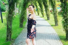 Ogromny dekolt ślicznej wokalistki disco polo odsłonił jej ponętny biust! W sieci zawrzało! 