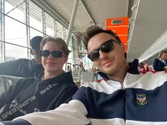 Patryk Pegza (After Party) wraz z synem wyleciał do USA na trasę koncertową! Wyglądają jak bracia?!