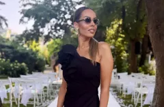 Paula Karpowicz-Zimecka z Topky w sukni z rozcięciem do biodra na weselu. Jej mąż: "ale rakieta"