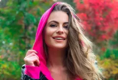 Wokalistka popularnej grupy disco polo kusi podczas jesiennego spaceru! Sesja Marleny (Szpilki) w parku zachwyciła fanów! 