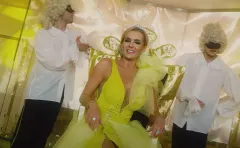 Piękna gwiazda - Monika Chwajoł powraca z nowym hitem w klimacie disco polo! To murowany przebój nadchodzącego karnawału?! 