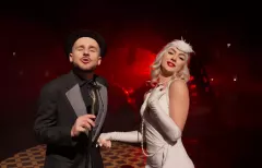 „Piękna Panienko” od Menelaos to hit końcówki roku 2025. Retro brzmienie znów na topie