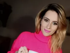 Piękna wokalistka disco polo poczuła wiosnę! Pozuje w niezwykle krótkiej sukience!