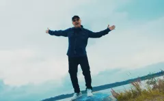 Piotr Olszewski wydał nową piosenkę „Wstawaj i walcz" o walce z otyłością i uzależnieniami