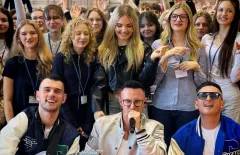Playboys wystąpili w II LO w Grójcu podczas Dnia Kobiet i Mężczyzn. Jakub Urbański po koncercie mówi krótko: „Był czad”