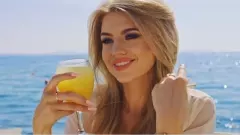 Po latach od premiery „Moja wybranka" znów na fali. Zobacz, ile odsłon zebrał klip News na YouTube.