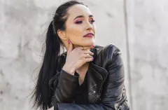 Popularna wokalistka zespołu disco polo Daj to Głośniej - Emila Sanecka wzięła udział w gorącej sesji! Efekty zachwycają! FOTO