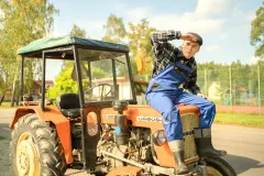 Popularny influencer Przemekbestgames z gorącą premierą disco polo pt. „Rolnik„