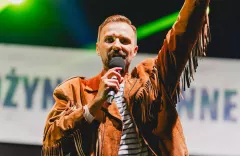 Maciej Smoliński rozpoczął sezon 2024! Co przygotował dla fanów disco polo?! Zobaczcie VIDEO prosto ze sceny! 