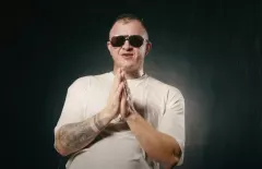 „Pozytywka„ Dawida Narożnego - Nowy hit, który oczarował świat muzyki

