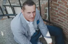 Premiera: Adam Chrola prezentuje nowość – „Razem być”
